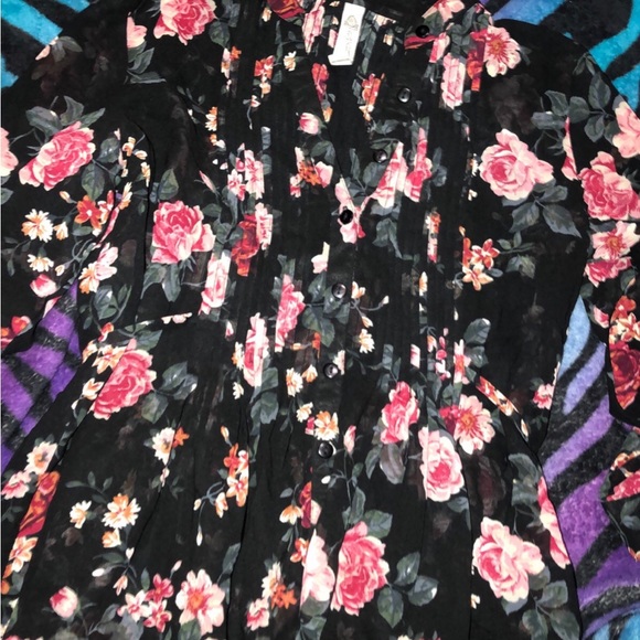 🔥 SOLD🔥American Rag sheer floral blouse - Picture 2 of 3